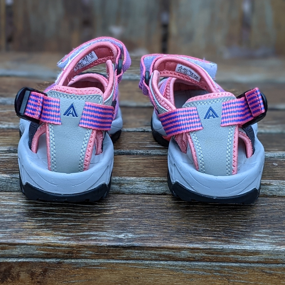 ABEO woman's outdoor sandles w/ enclosed toe. - Picture 5 of 9